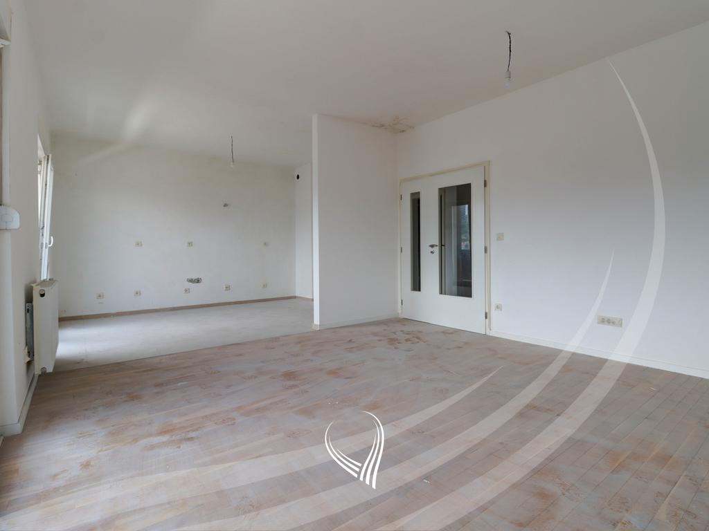 Banesë me 3 dhoma gjumi në shitje në lagjen Kalabria – Emshir3