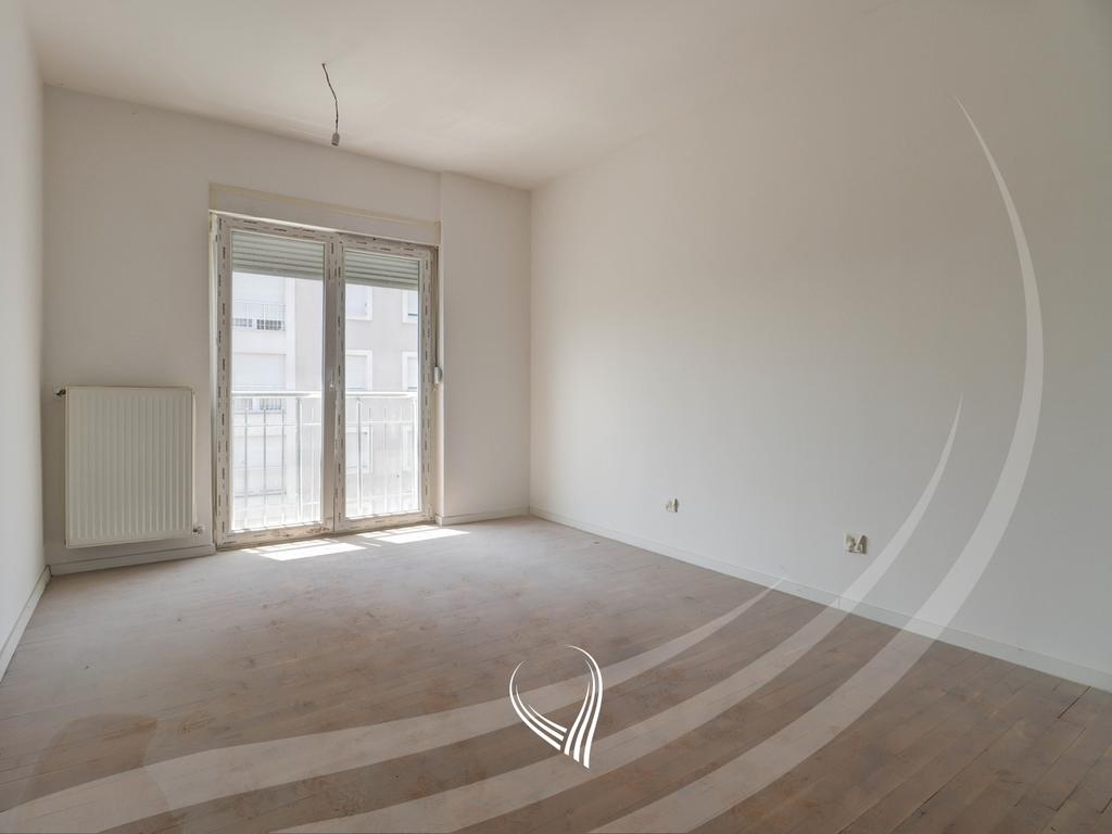 Banesë me 3 dhoma gjumi në shitje në lagjen Kalabria – Emshir6