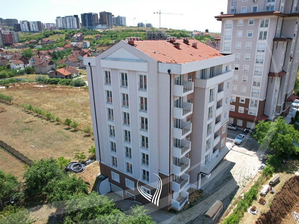 Banesë me 3 dhoma gjumi në shitje në lagjen Kalabria – Emshir