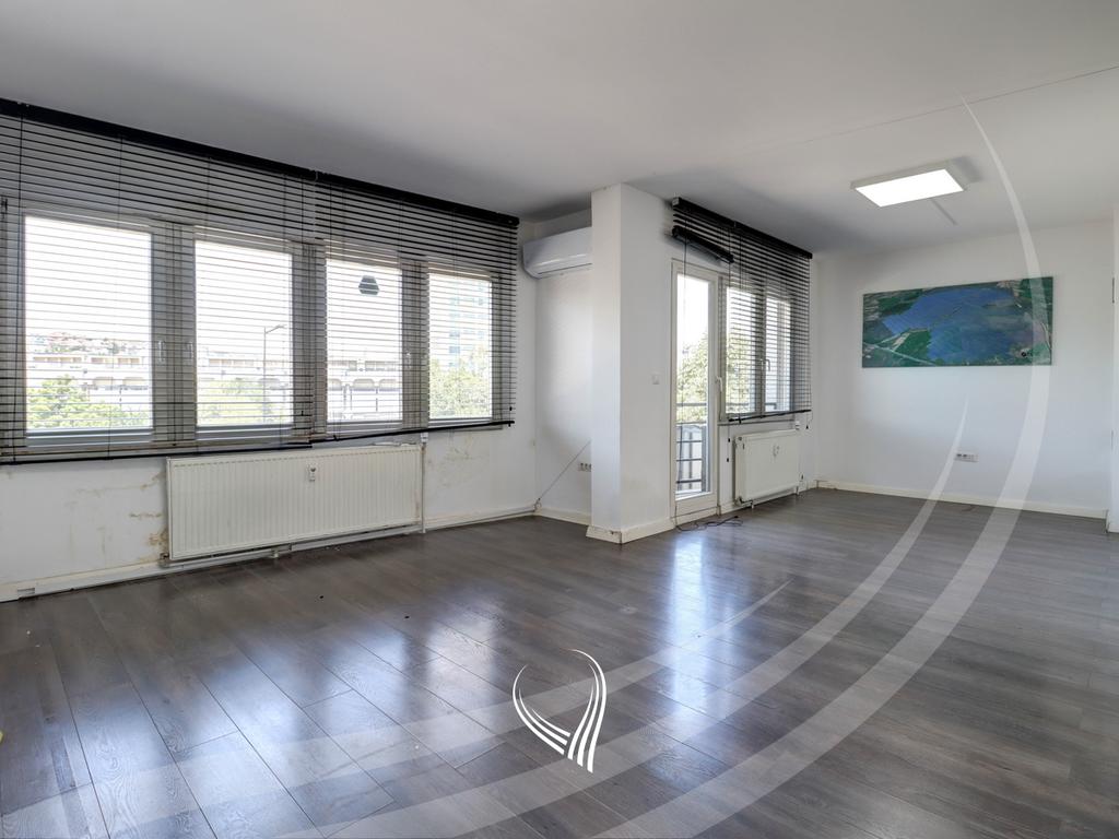 Zyre me 3 dhoma pune me qira në lagjen Pejton1