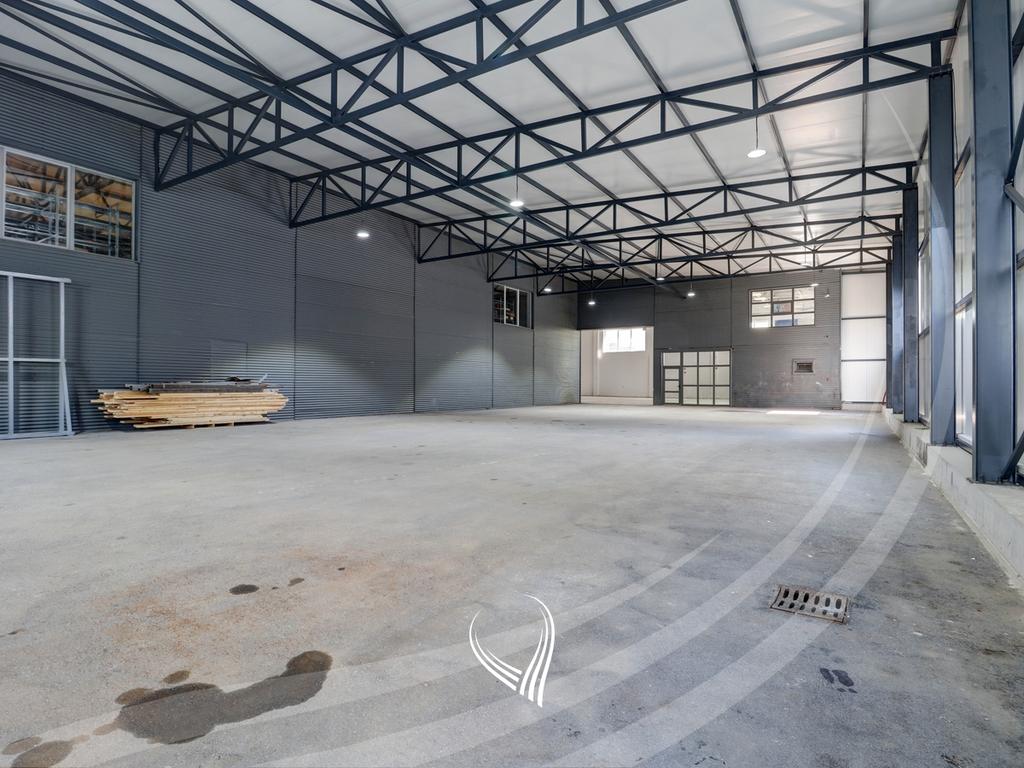 Depo 1,200m2 me qira në Llapllasellë3