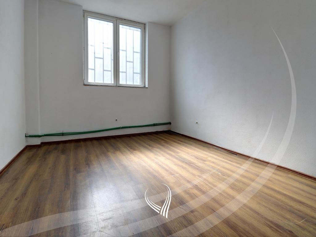 Depo 1,200m2 me qira në Llapllasellë11