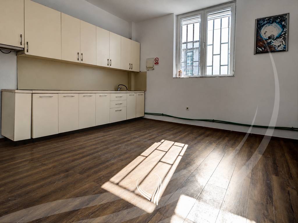 Depo 1,200m2 me qira në Llapllasellë10