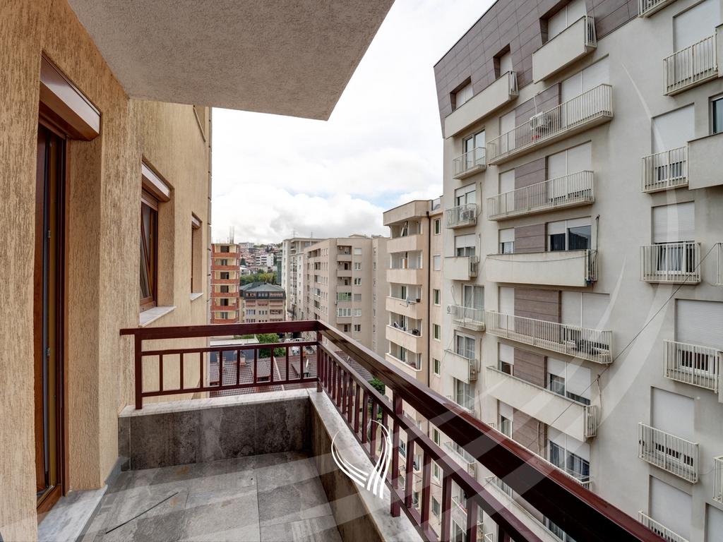 Banesë me 2 dhoma gjumi në shitje në lagjen Qafa12