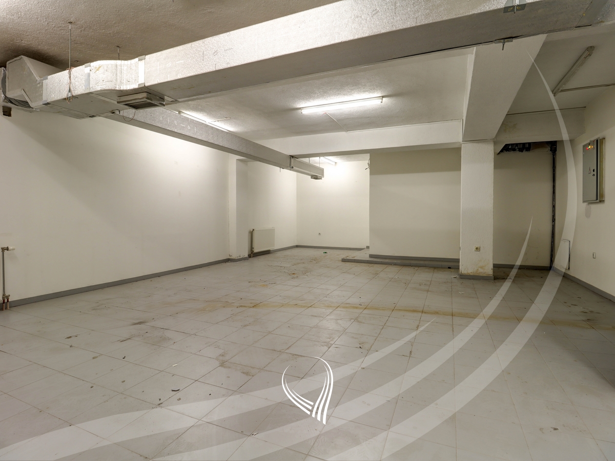 Lokal 600m2 me qira në lagjen Pejton11