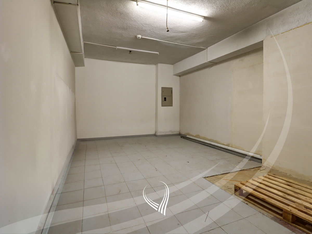 Lokal 600m2 me qira në lagjen Pejton12