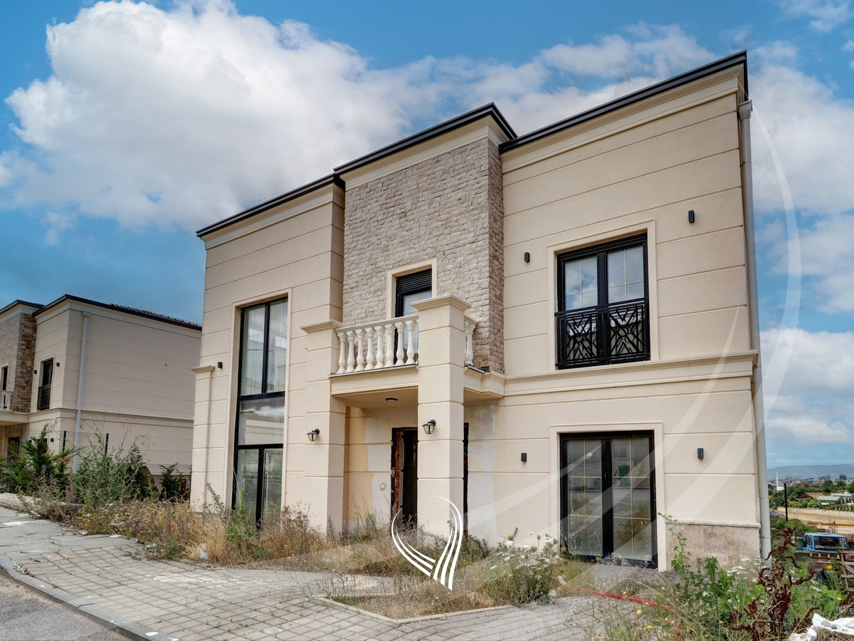 Shtëpi 374.76m2 në shitje në lagjen Royal Green Residence – Zllatar0