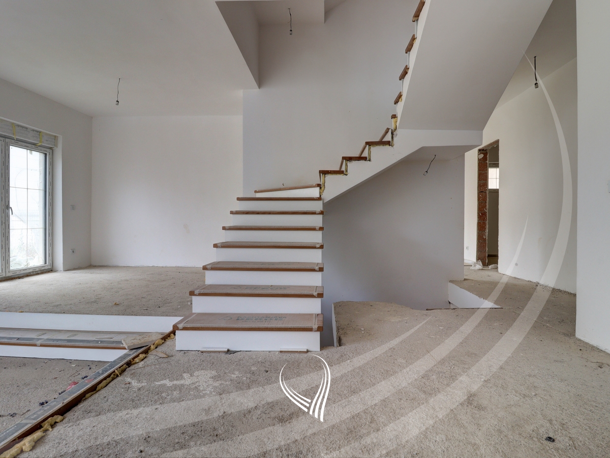 Shtëpi 374.76m2 në shitje në lagjen Royal Green Residence – Zllatar4
