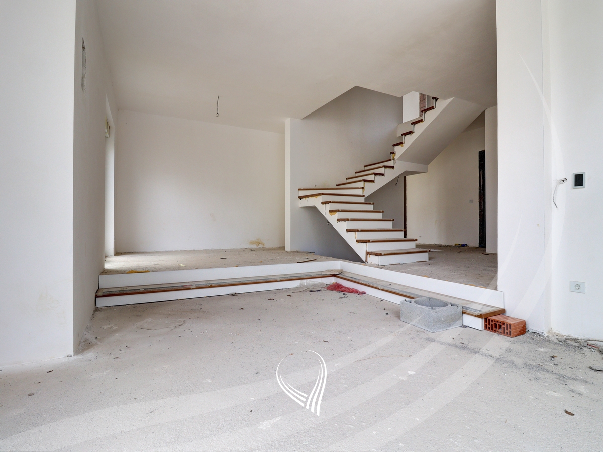 Shtëpi 374.76m2 në shitje në lagjen Royal Green Residence – Zllatar7