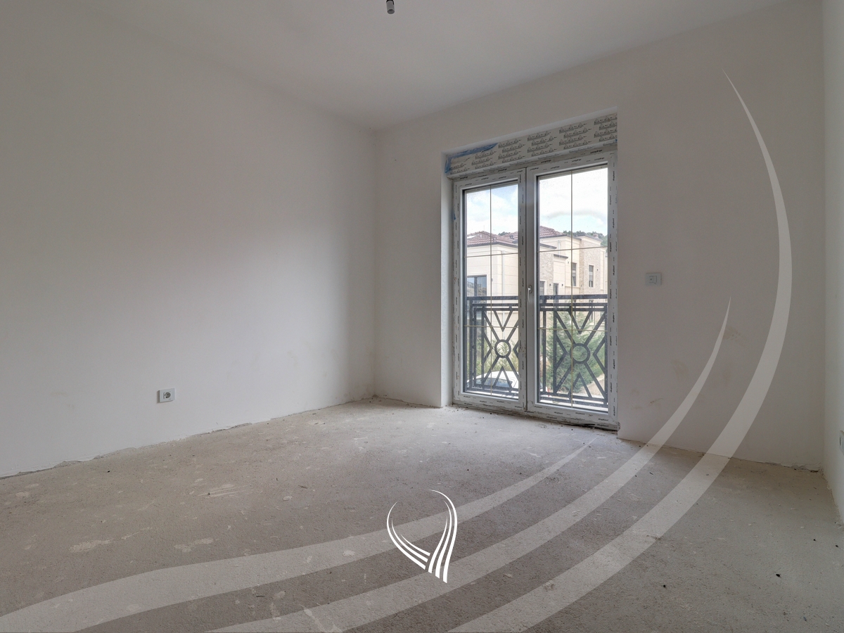 Shtëpi 374.76m2 në shitje në lagjen Royal Green Residence – Zllatar11