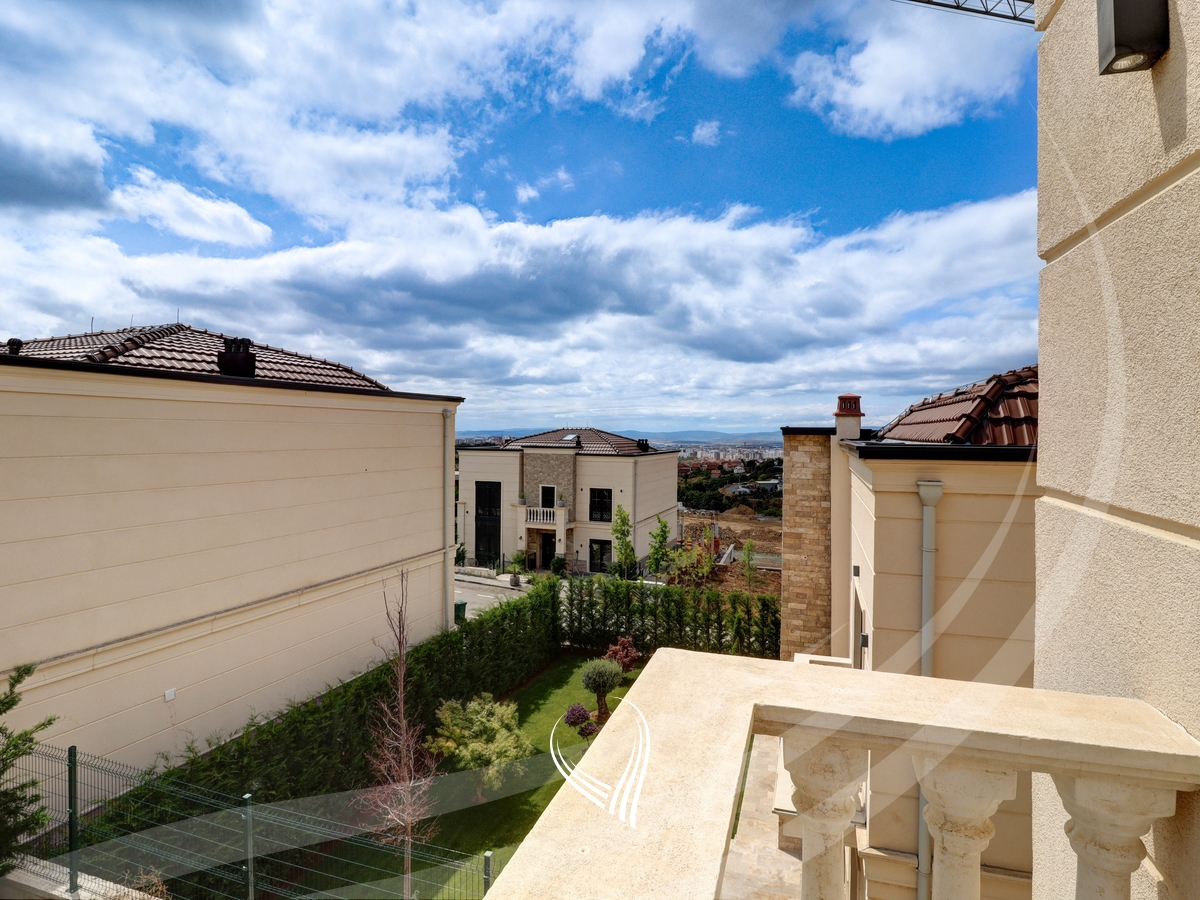 Shtëpi 374.76m2 në shitje në lagjen Royal Green Residence – Zllatar25