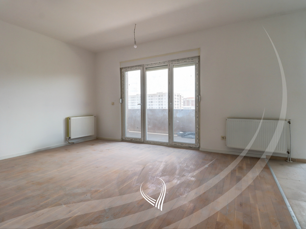 Banesë me 3 dhoma gjumi në shitje në lagjen Kalabria – Emshir1