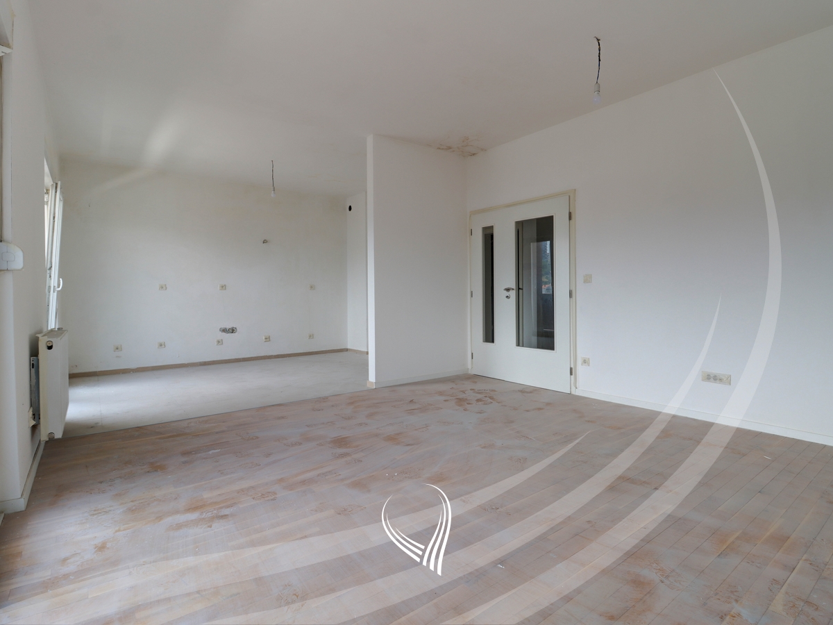 Banesë me 3 dhoma gjumi në shitje në lagjen Kalabria – Emshir3