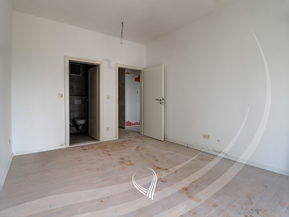 Banesë me 3 dhoma gjumi në shitje në lagjen Kalabria – Emshir7