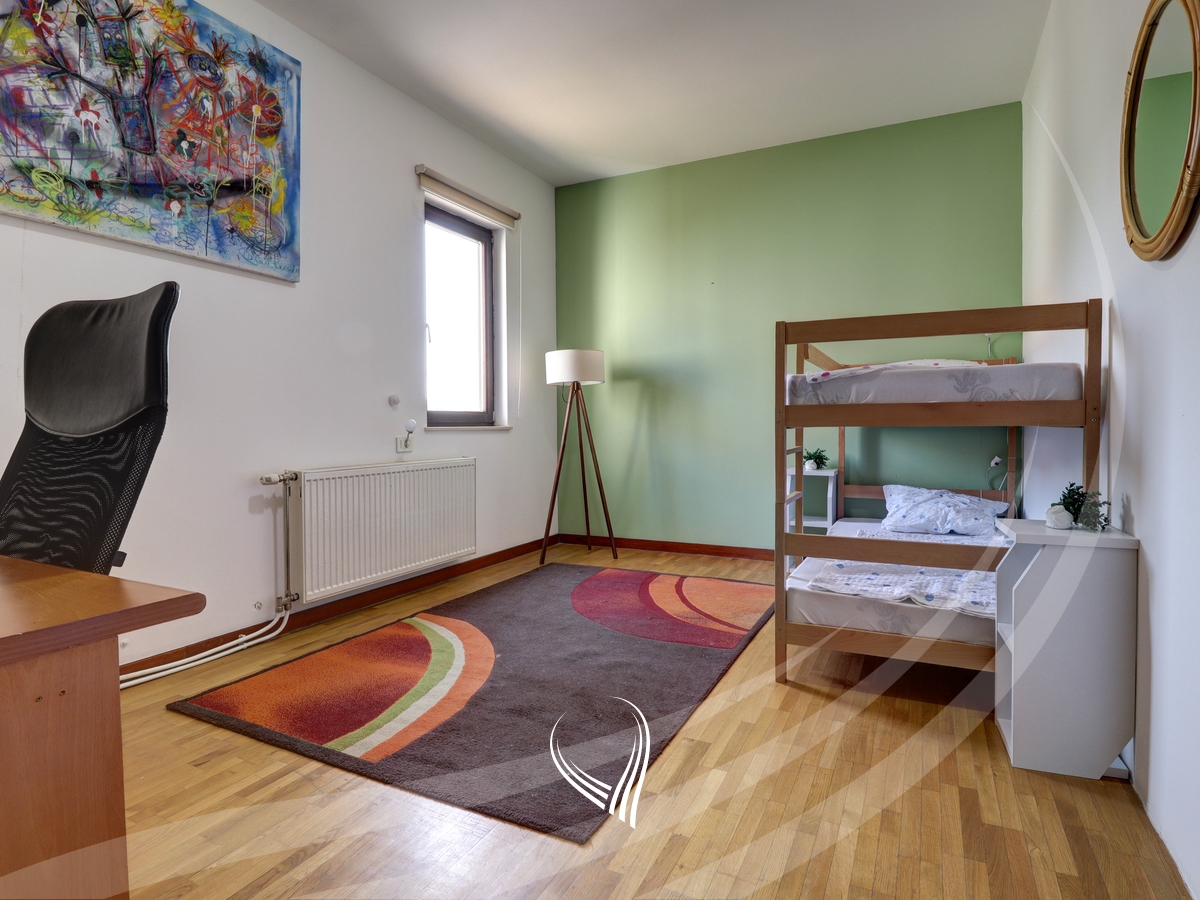 Shtëpi 400m2 në shitje në lagjen Taslixhe16
