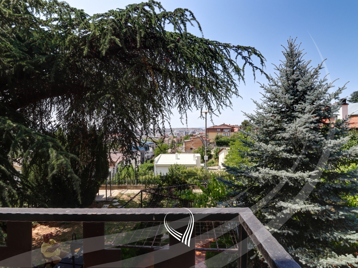Shtëpi 400m2 në shitje në lagjen Taslixhe31