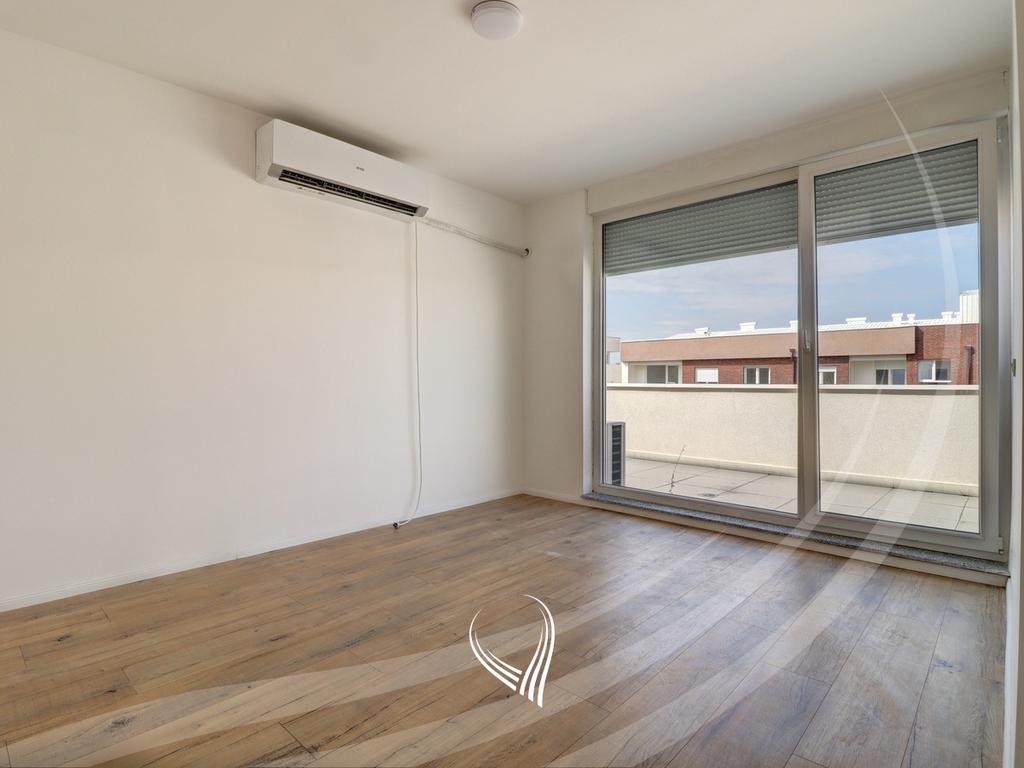 Penthouse me 3 dhoma gjumi me qira në lagjen Mati 1 – Model Slovenia2