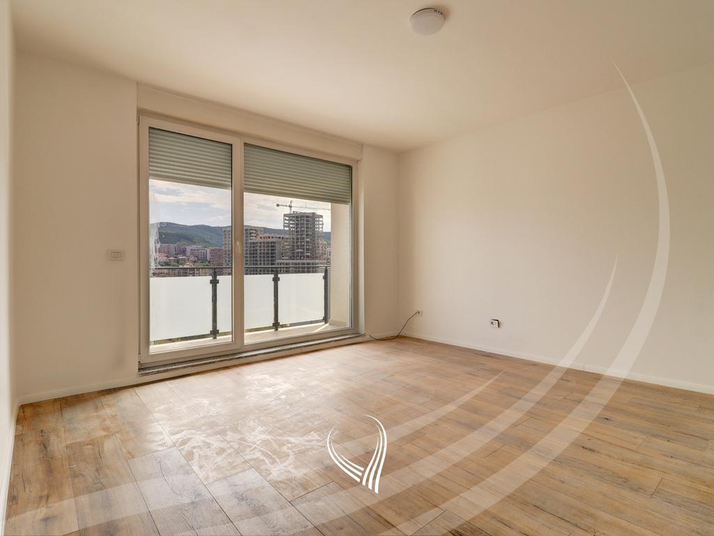 Penthouse me 3 dhoma gjumi me qira në lagjen Mati 1 – Model Slovenia5