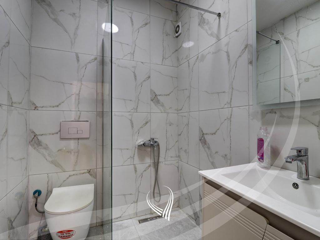Penthouse me 3 dhoma gjumi me qira në lagjen Mati 1 – Model Slovenia10