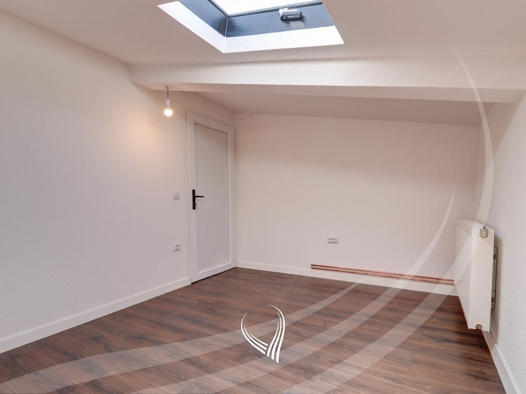 Duplex banesë me 4 dhoma të gjumit në shitje në Qendër10