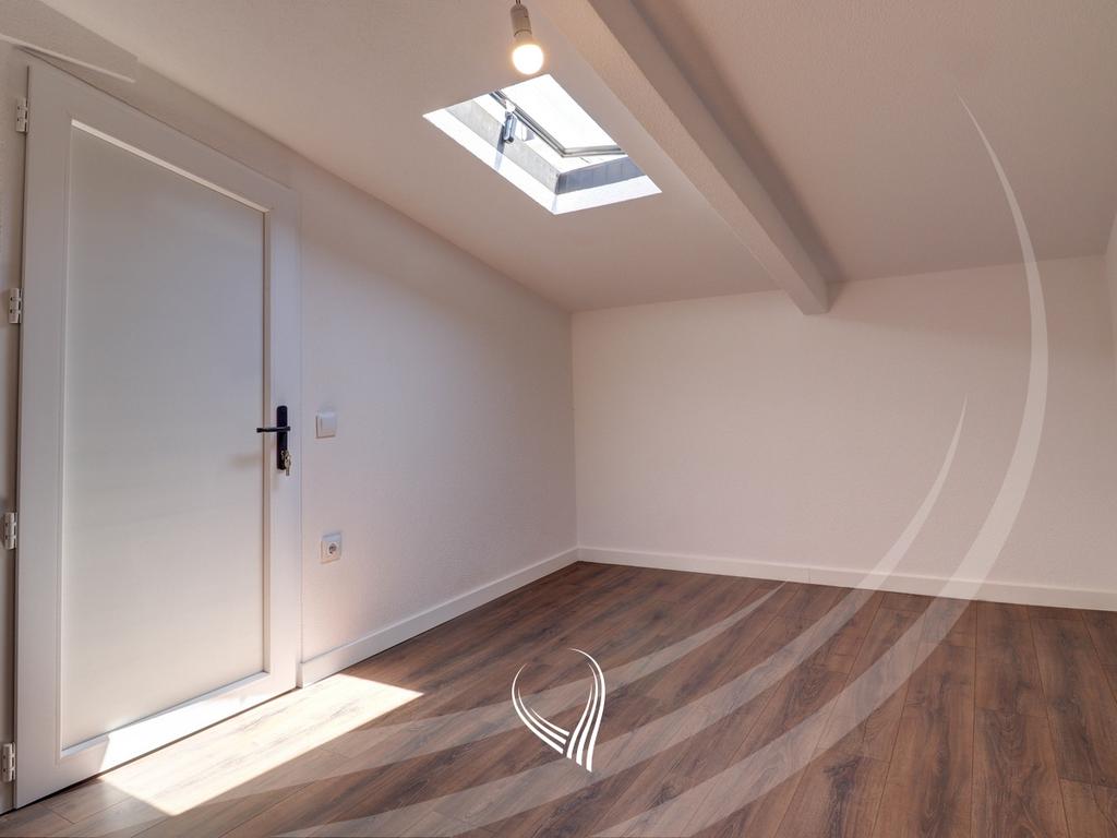 Duplex banesë me 4 dhoma të gjumit në shitje në Qendër11