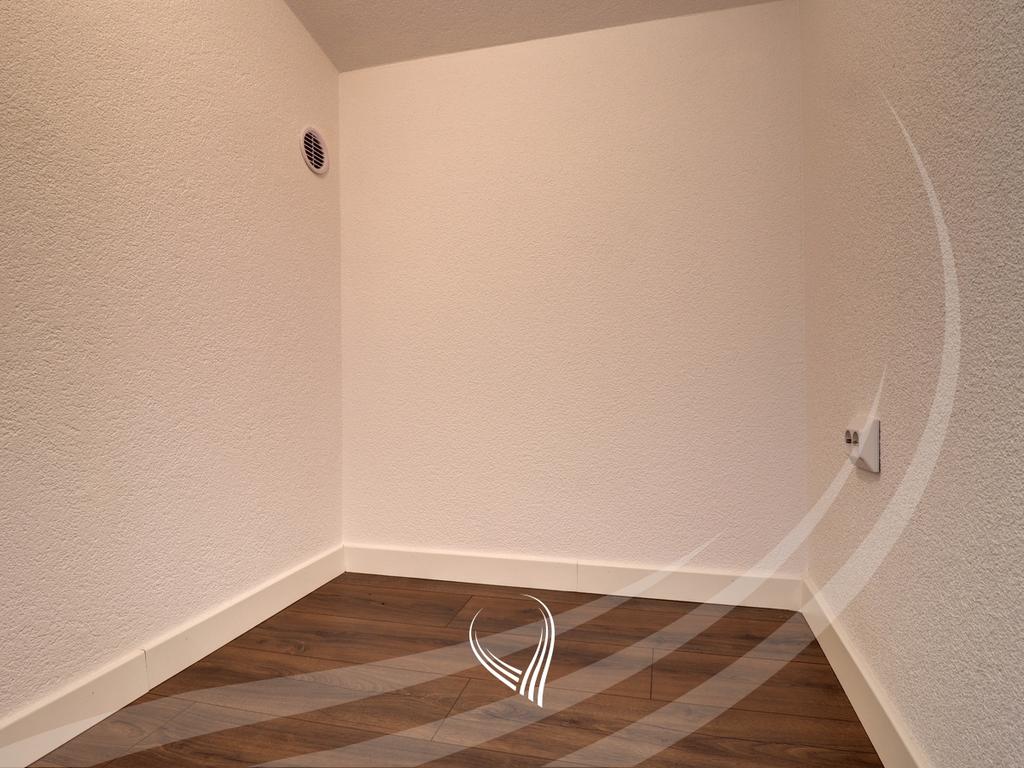 Duplex banesë me 4 dhoma të gjumit në shitje në Qendër13