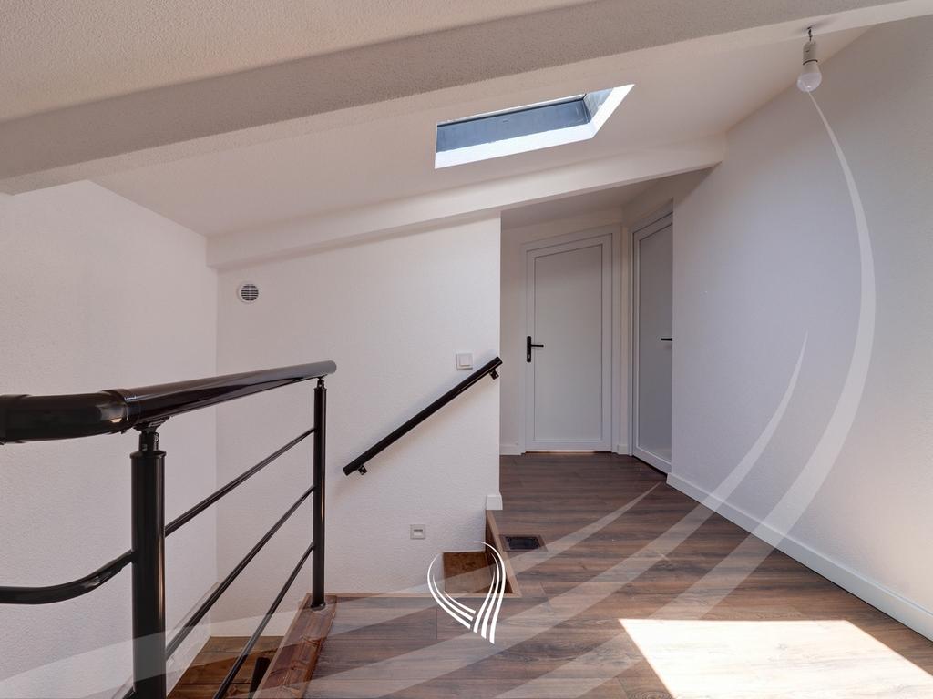 Duplex banesë me 4 dhoma të gjumit në shitje në Qendër14