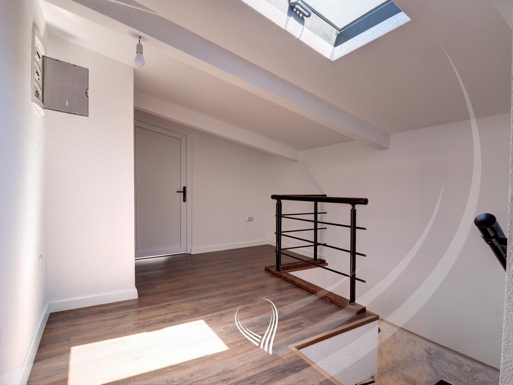 Duplex banesë me 4 dhoma të gjumit në shitje në Qendër15