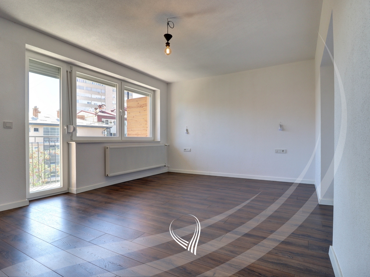 Duplex banesë me 4 dhoma të gjumit në shitje në Qendër1