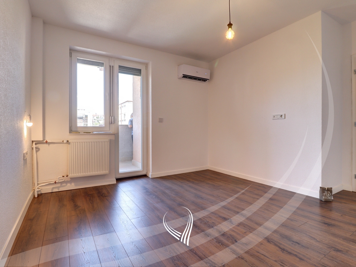Duplex banesë me 4 dhoma të gjumit në shitje në Qendër3