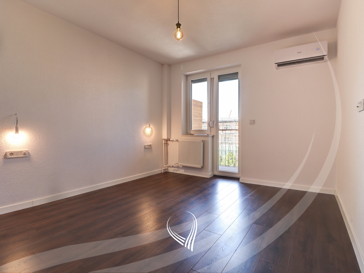 Duplex banesë me 4 dhoma të gjumit në shitje në Qendër2