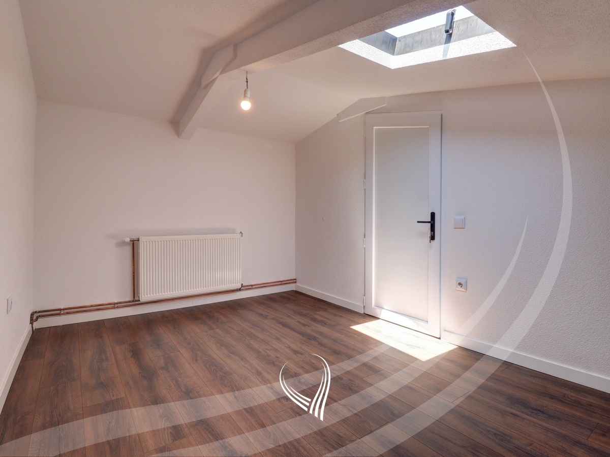 Duplex banesë me 4 dhoma të gjumit në shitje në Qendër12