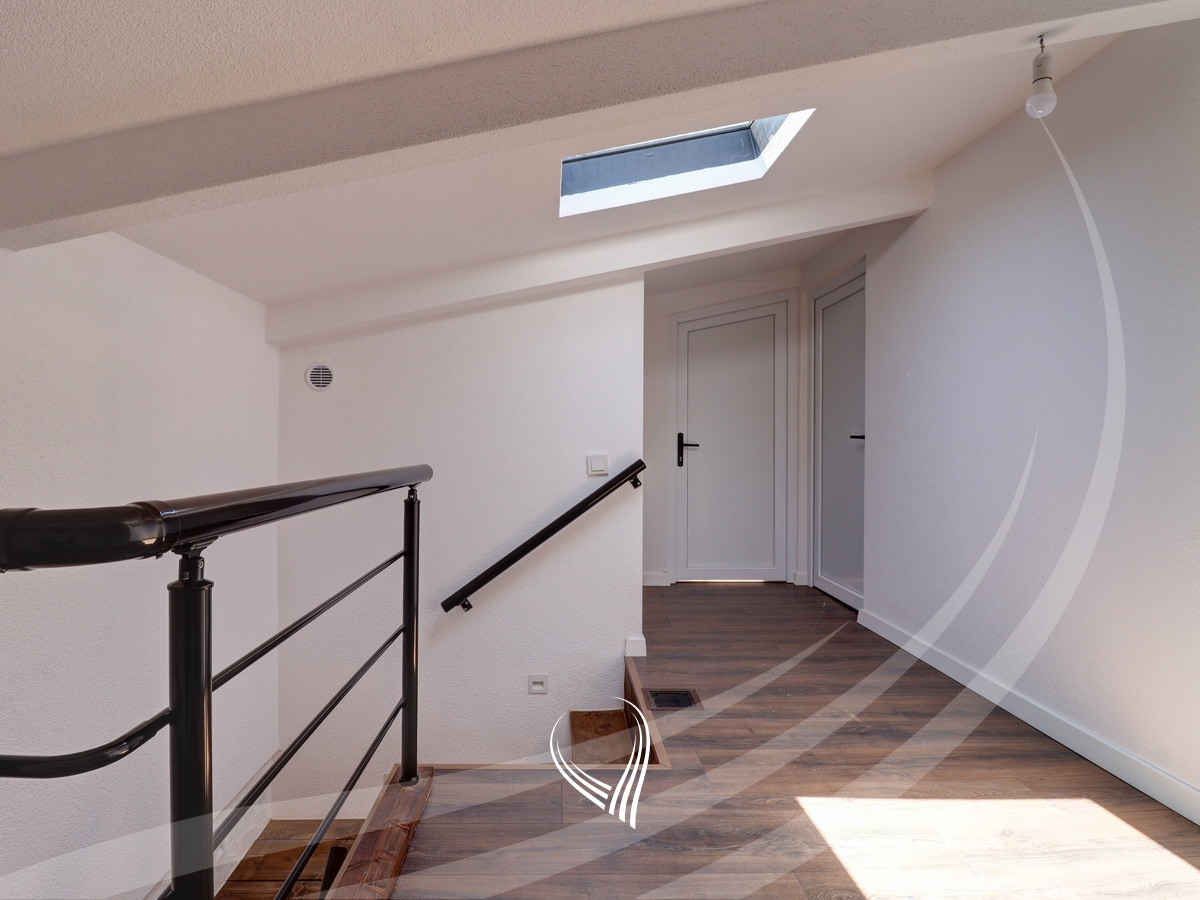 Duplex banesë me 4 dhoma të gjumit në shitje në Qendër14