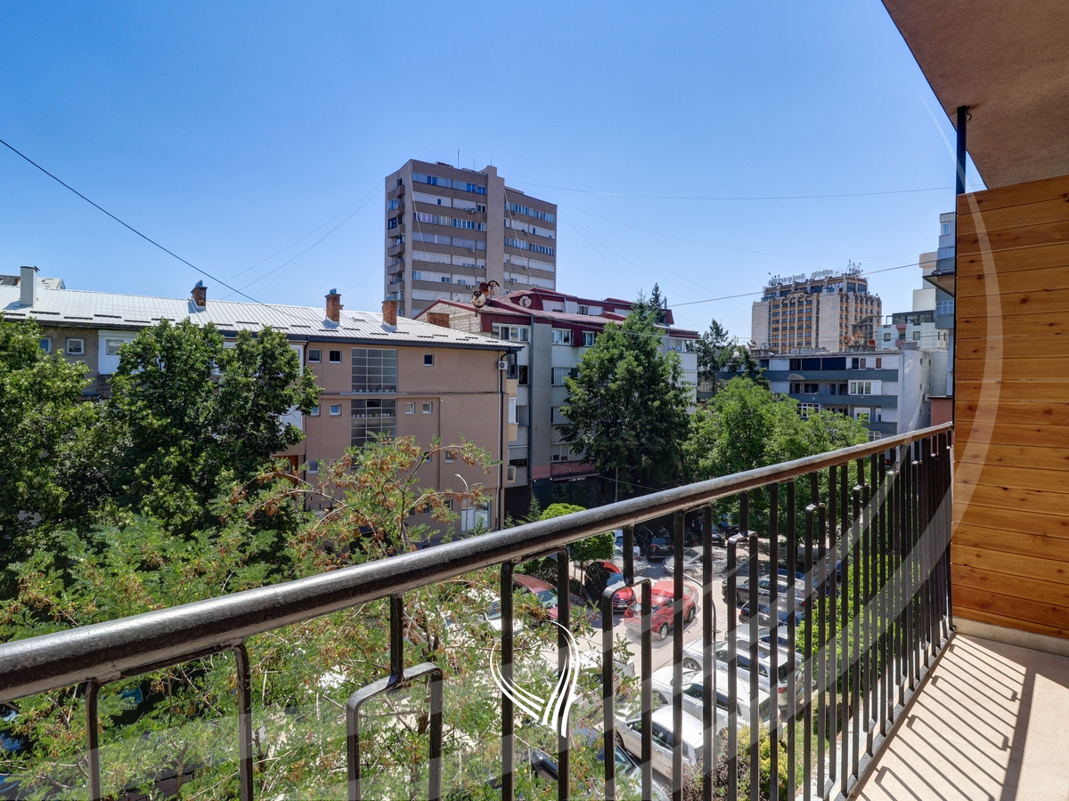 Duplex banesë me 4 dhoma të gjumit në shitje në Qendër17