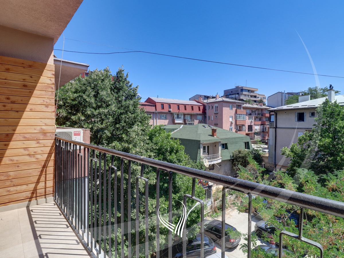 Duplex banesë me 4 dhoma të gjumit në shitje në Qendër18