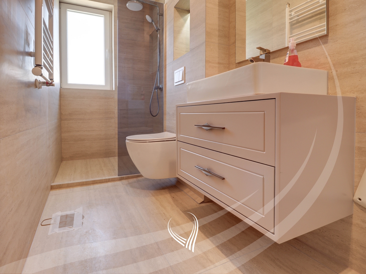 Duplex banesë me 4 dhoma të gjumit në shitje në Qendër23