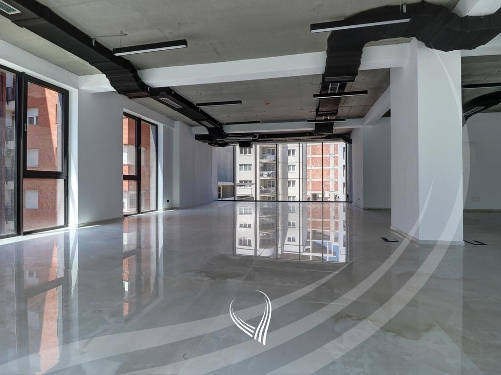 Lokal 297.83m2 me qira në lagjen Mati 12