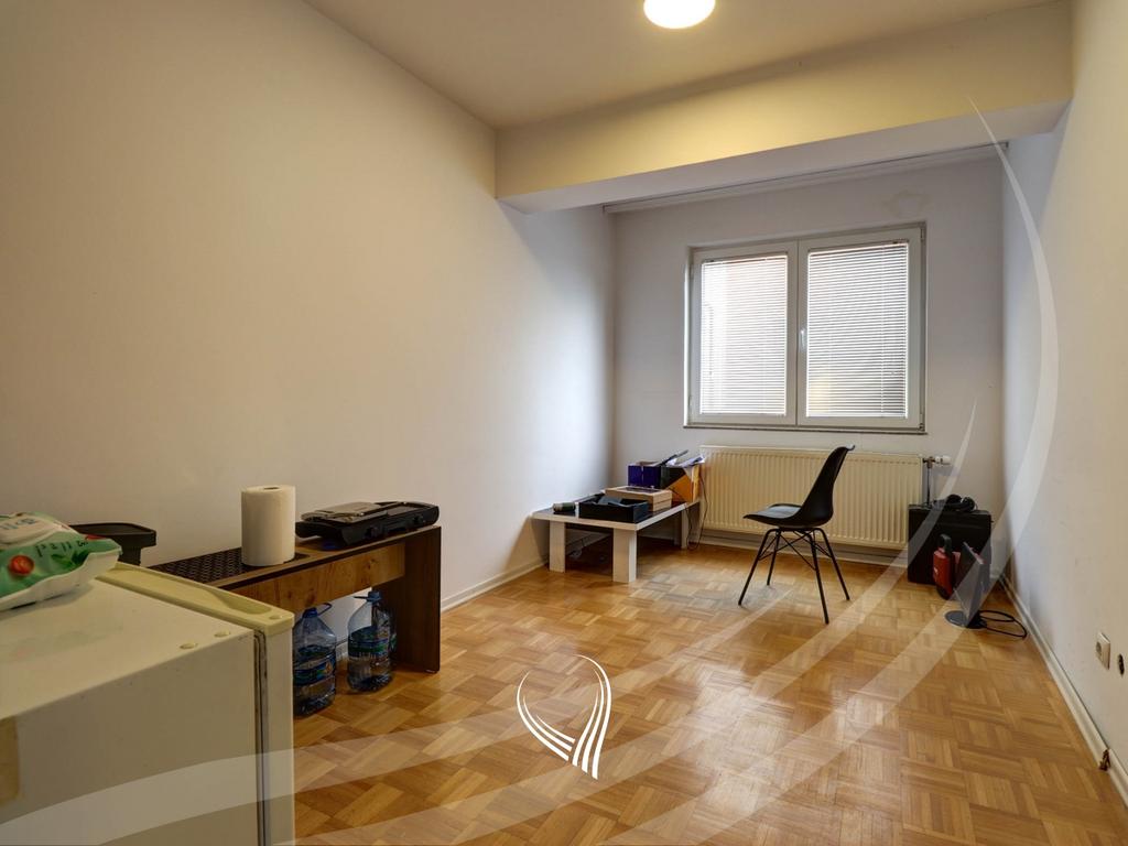 Zyre me 3 dhoma pune me qira në lagjen Arbëria – Dragodan4
