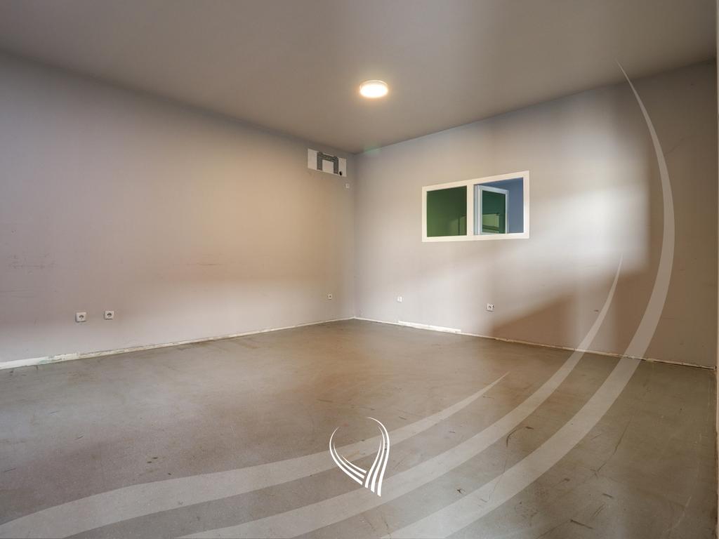 Depo 420m2 me qira në Llapllasellë6