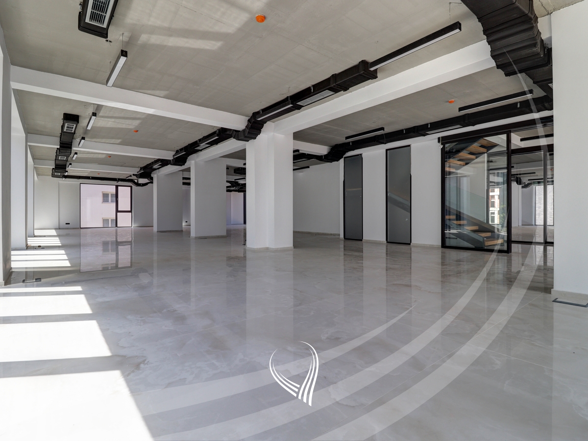 Lokal 297.83m2 në shitje në lagjen Mati 11