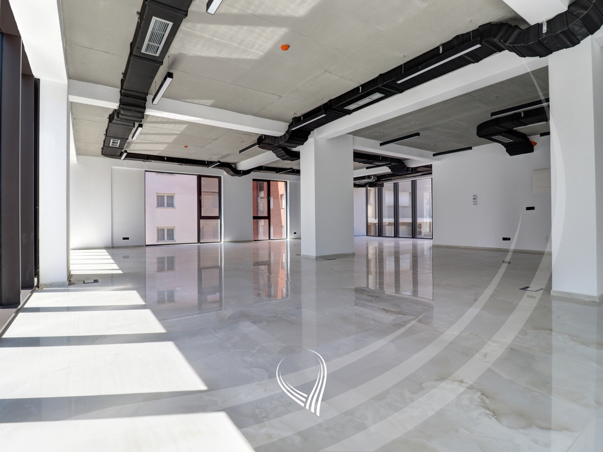 Lokal 297.83m2 në shitje në lagjen Mati 12