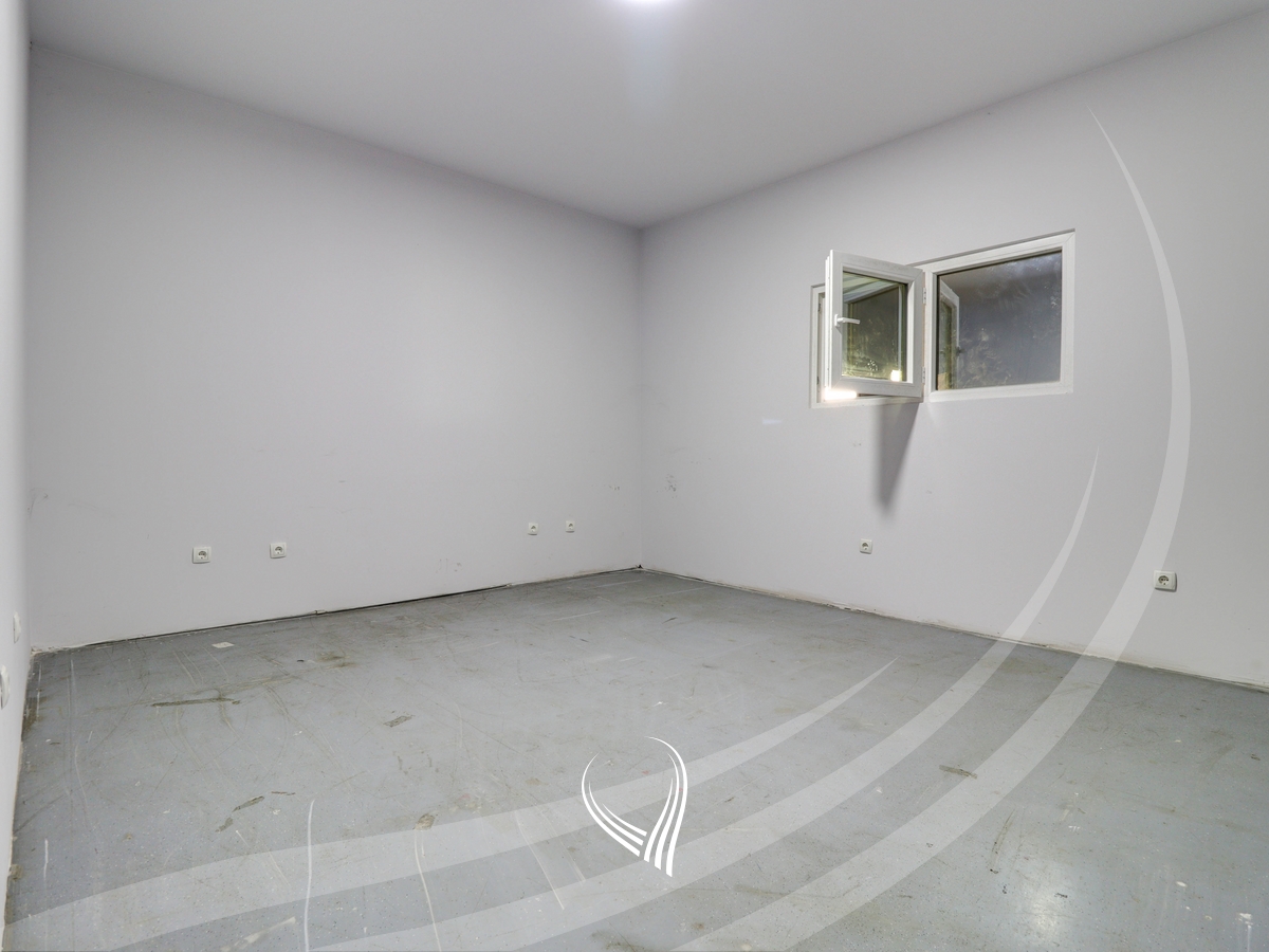 Depo 420m2 me qira në Llapllasellë4