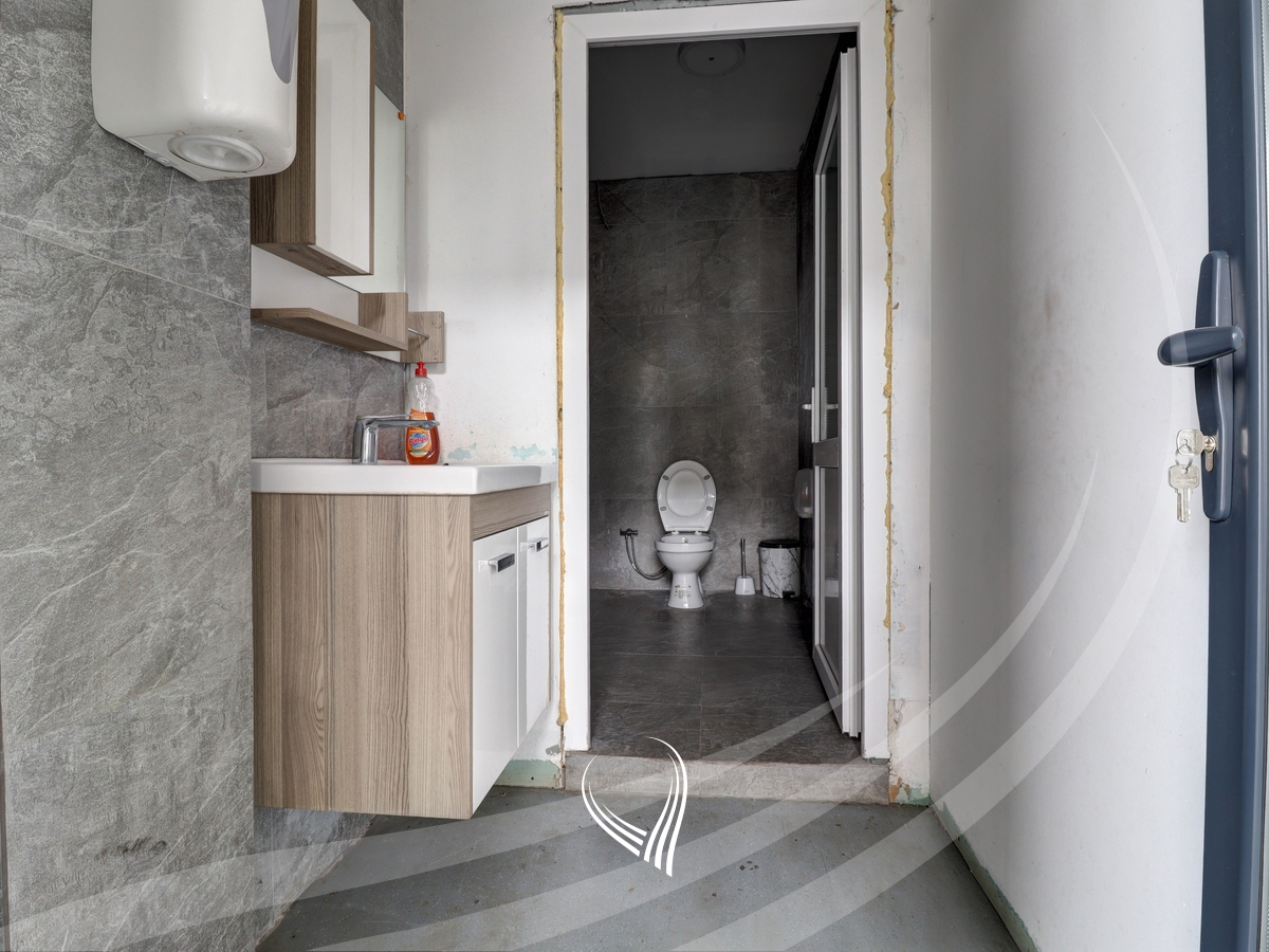 Depo 420m2 me qira në Llapllasellë7