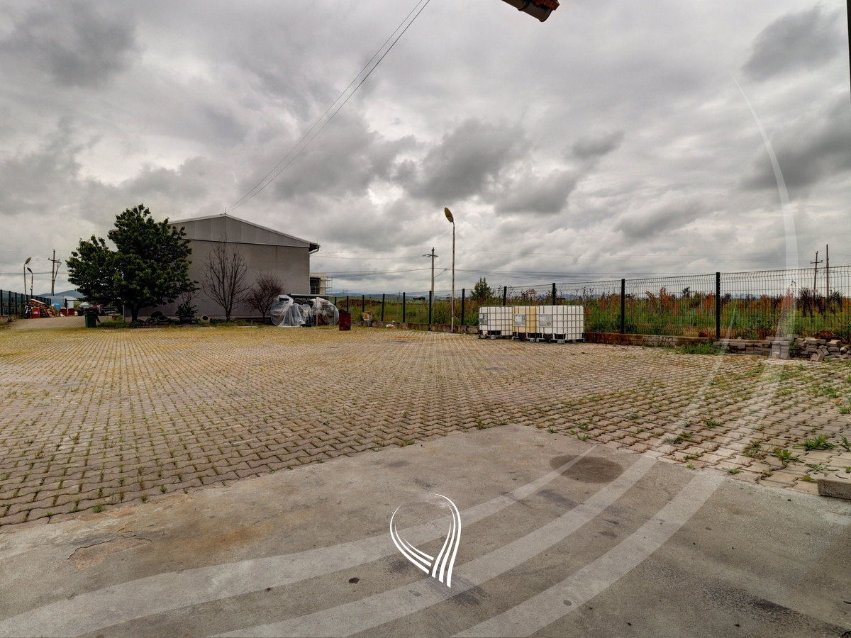 Depo 420m2 me qira në Llapllasellë8