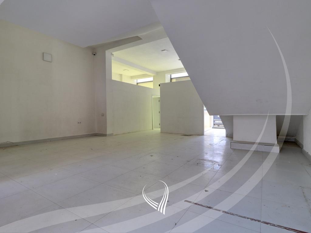 84m2 commercial space for rent in the Arbëria neighborhood – Dragodan1