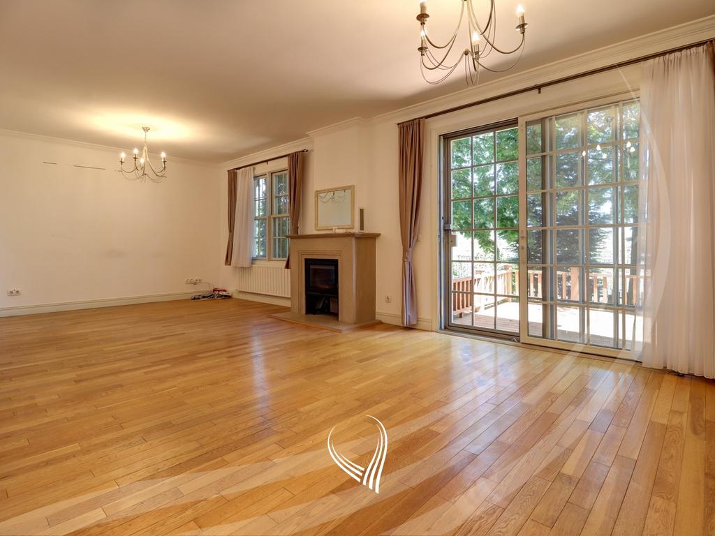 3-bedroom house for sale in International Village1