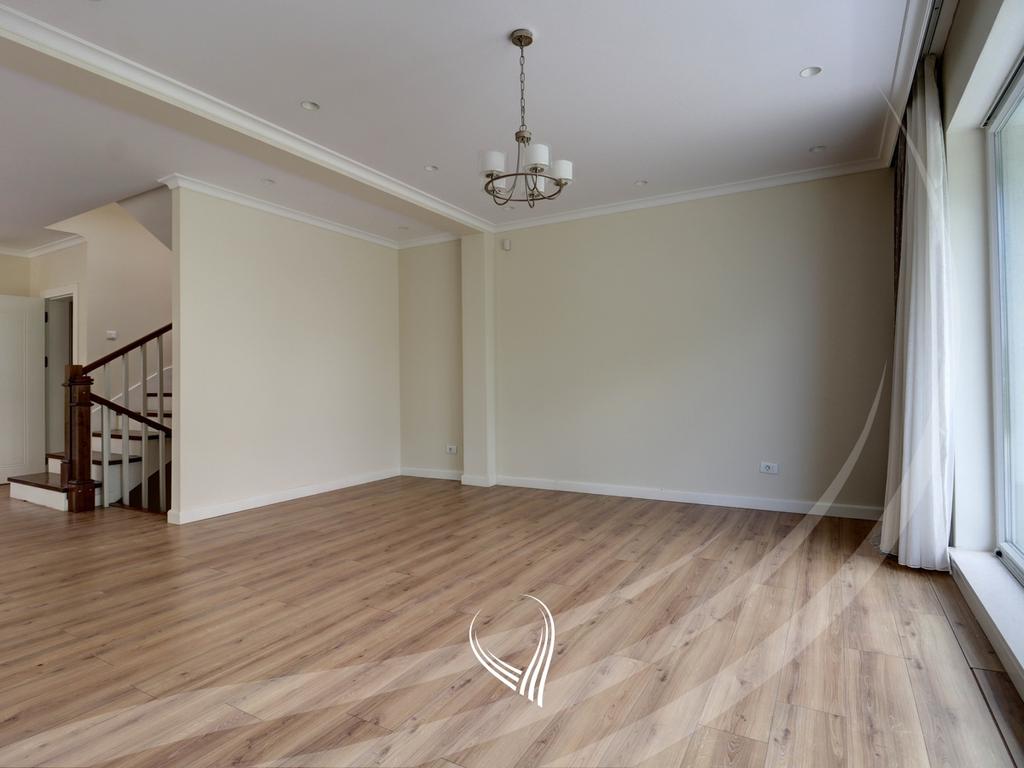 Shtëpi 222m2 në shitje në lagjen Marigona Residence4