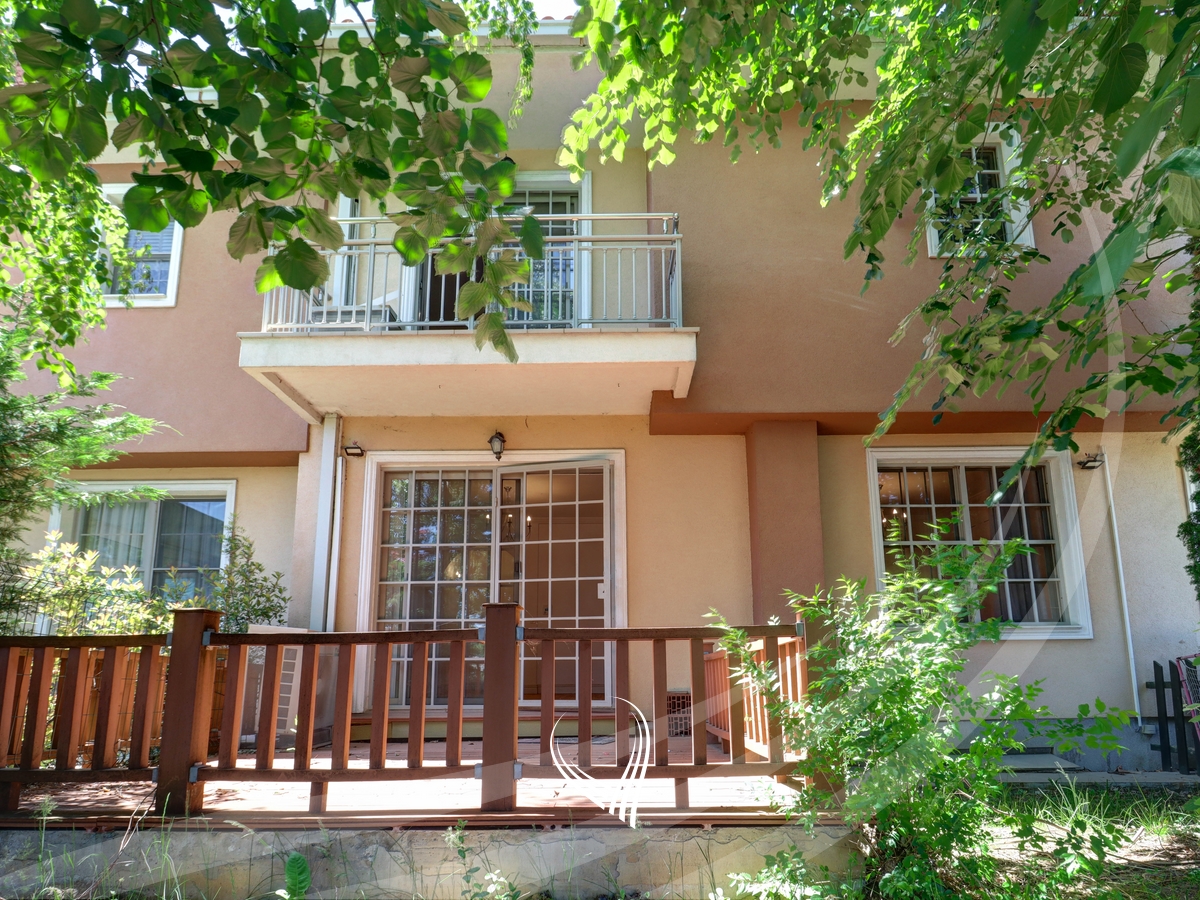 3-bedroom house for sale in International Village24