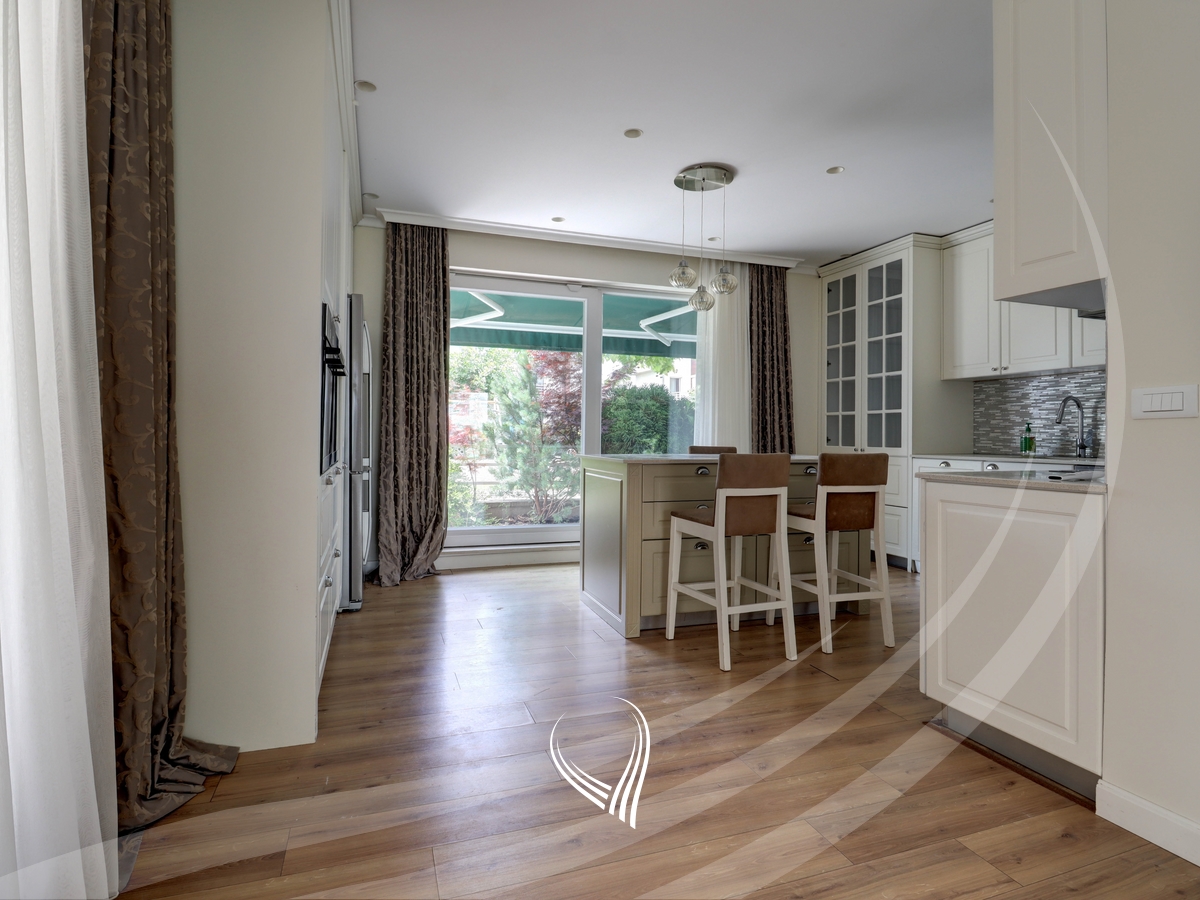 Shtëpi 222m2 në shitje në lagjen Marigona Residence5