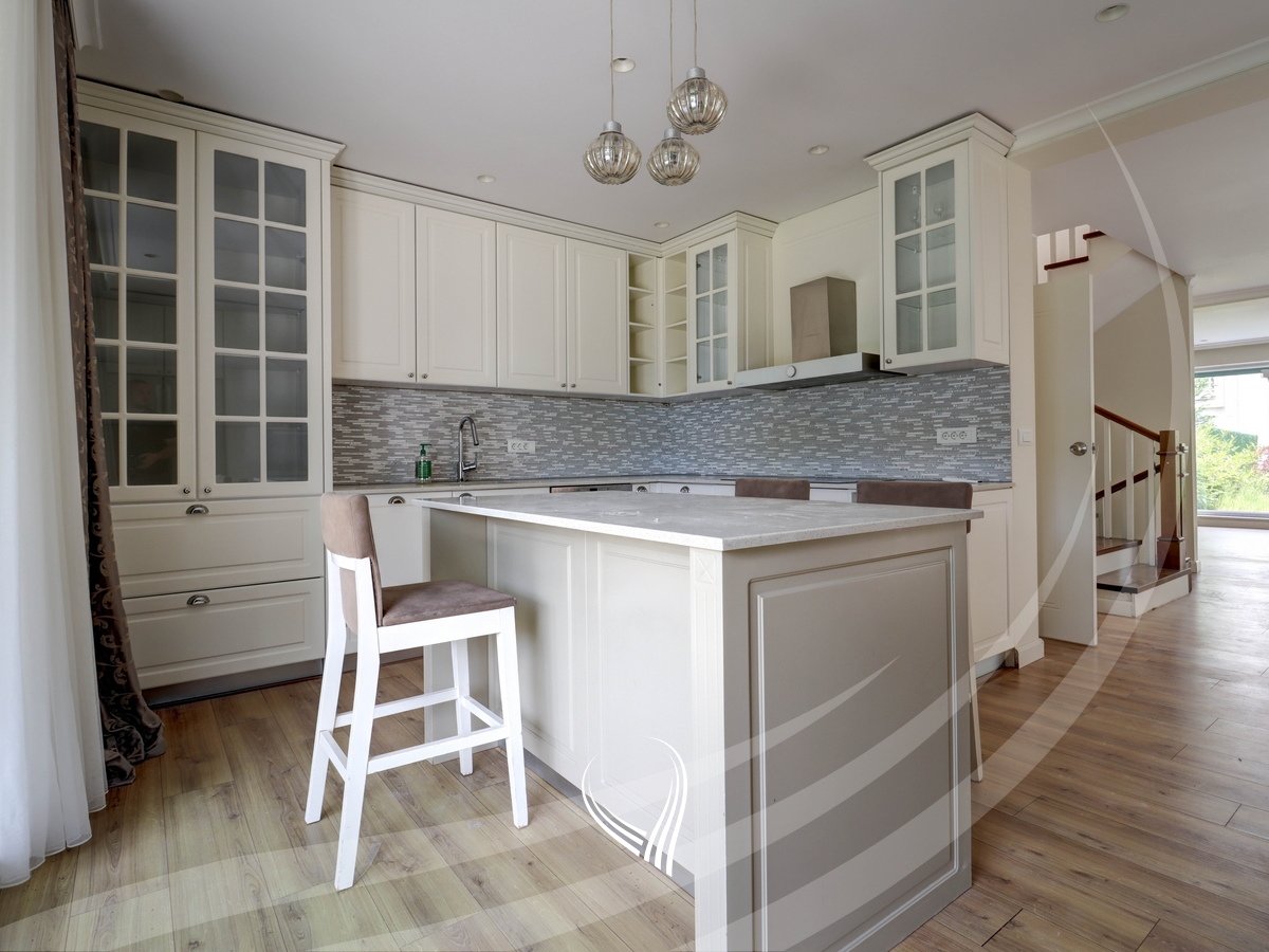 Shtëpi 222m2 në shitje në lagjen Marigona Residence6